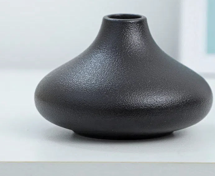 Zen Black Tea Vase