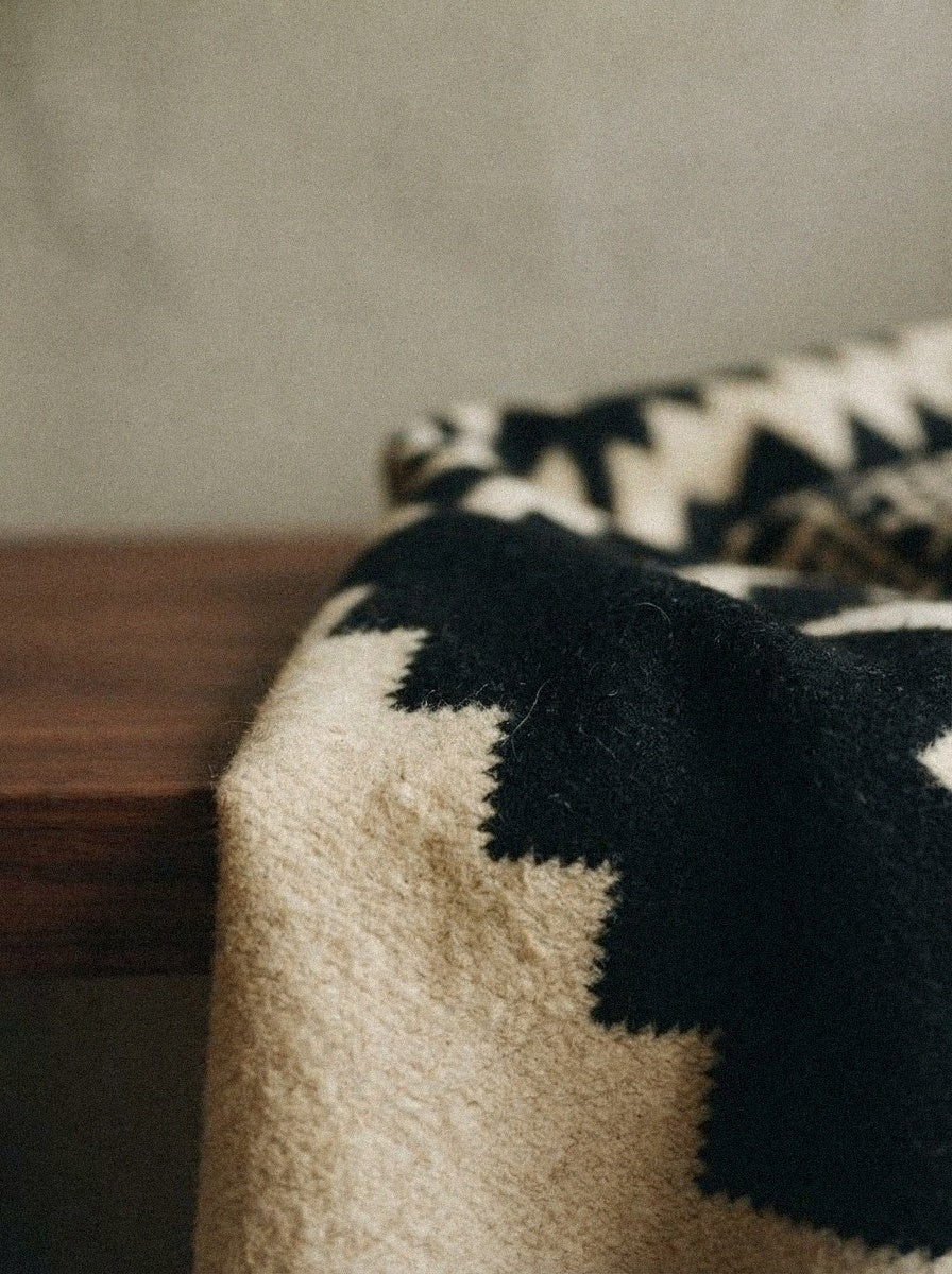 Awa Natural & Black Blanket