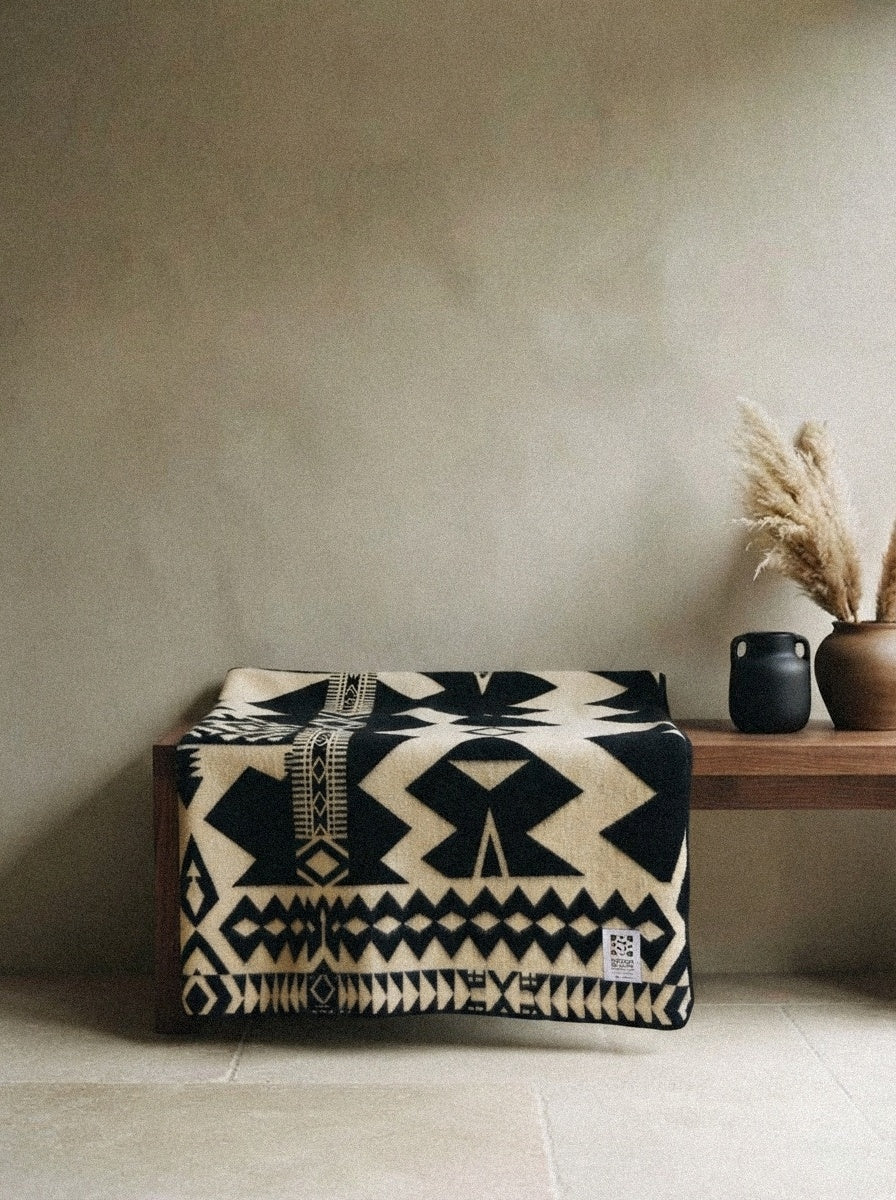 Awa Natural & Black Blanket