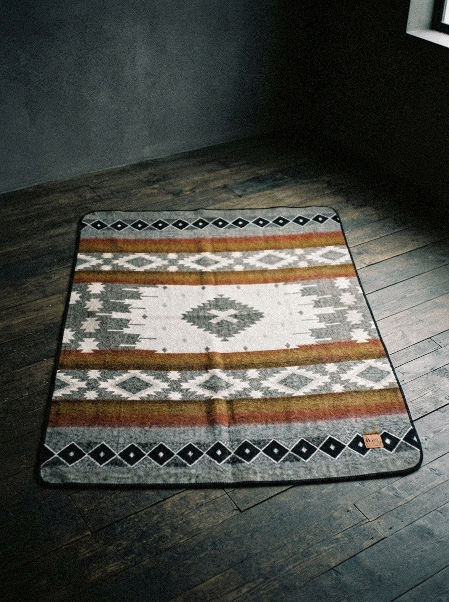 Cotacachi Aztec Reversible Throw