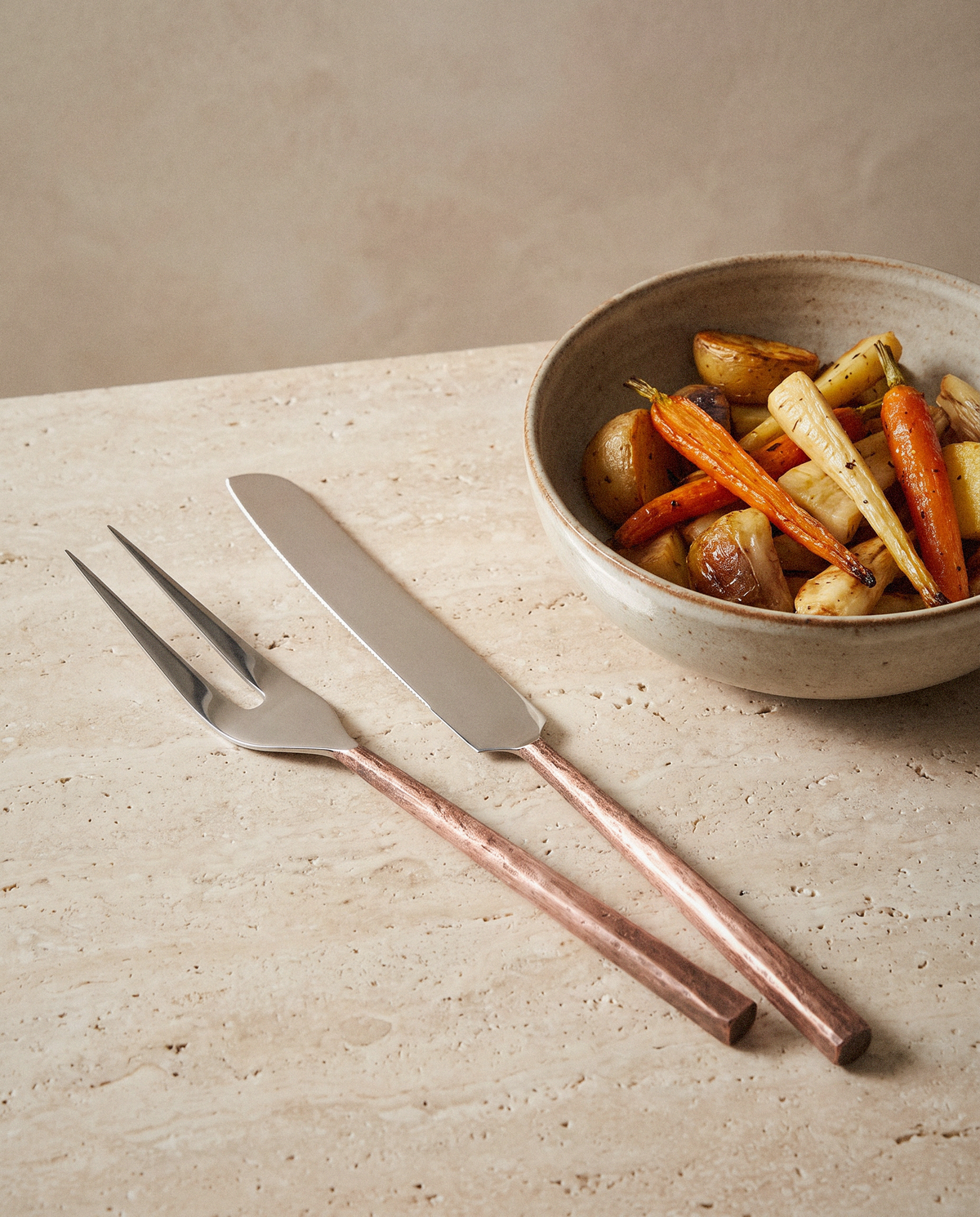 Sundance Carving Set, 2 Piece detail in warm natural light