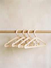 Curora kids-hangers-01