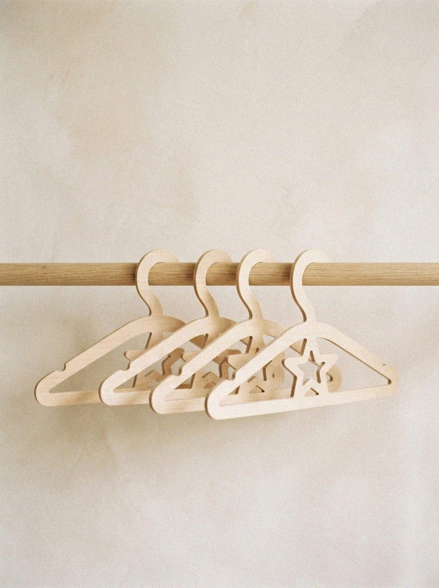 Curora kids-hangers-01