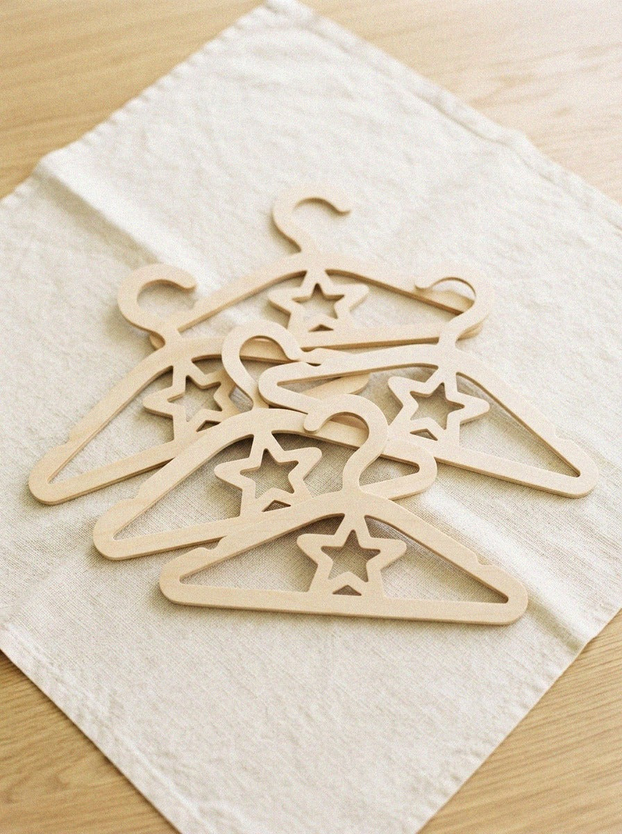 Curora kids-hangers-02