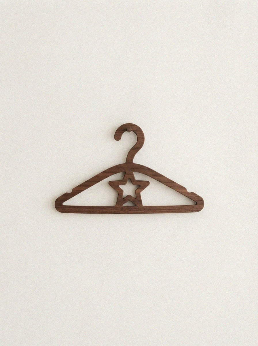 Curora kids-hangers-walnut