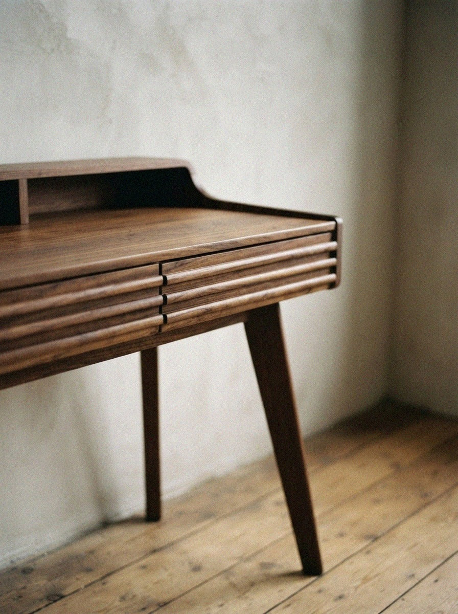 Curora v_walnut